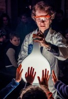Zinātniskā teātra izrāde. Mūsu gaiss latviešu valodā attēls