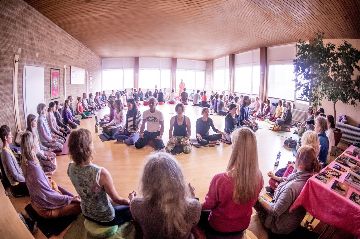 OM Chanting Daugavpilī attēls